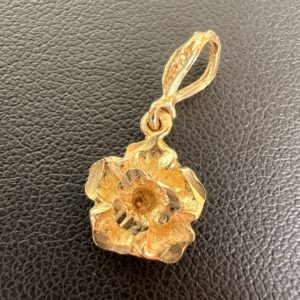 14k 1.1g Gold Flower Pendant Charm