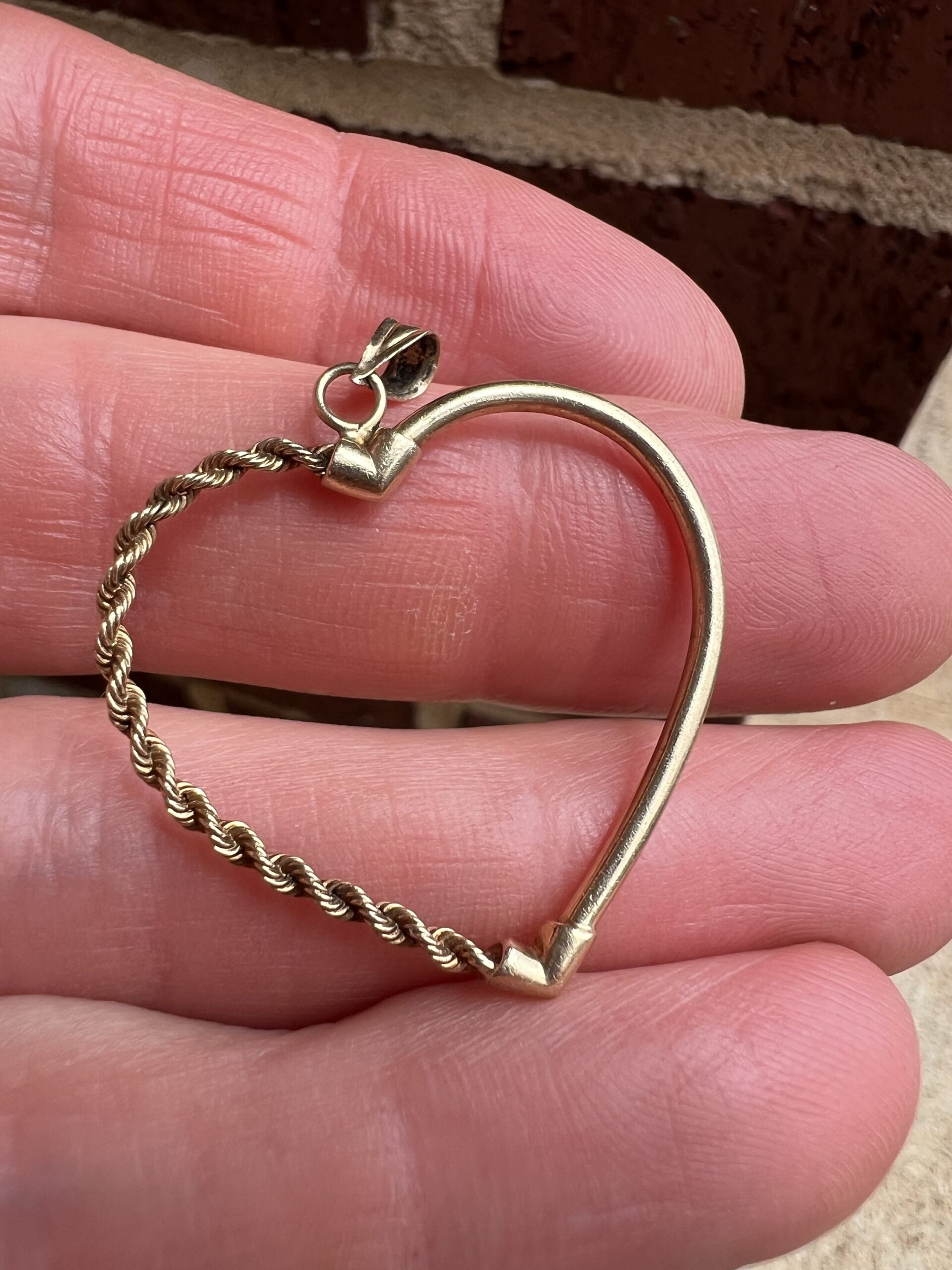 10k 1.7g Gold Rope & Round Charm