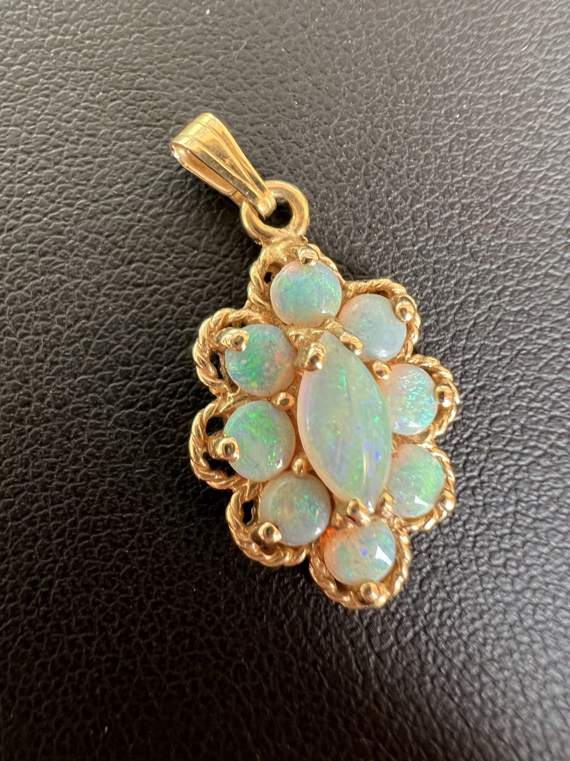 14k 1.9g Gold 9 Stone Charm - Image 3
