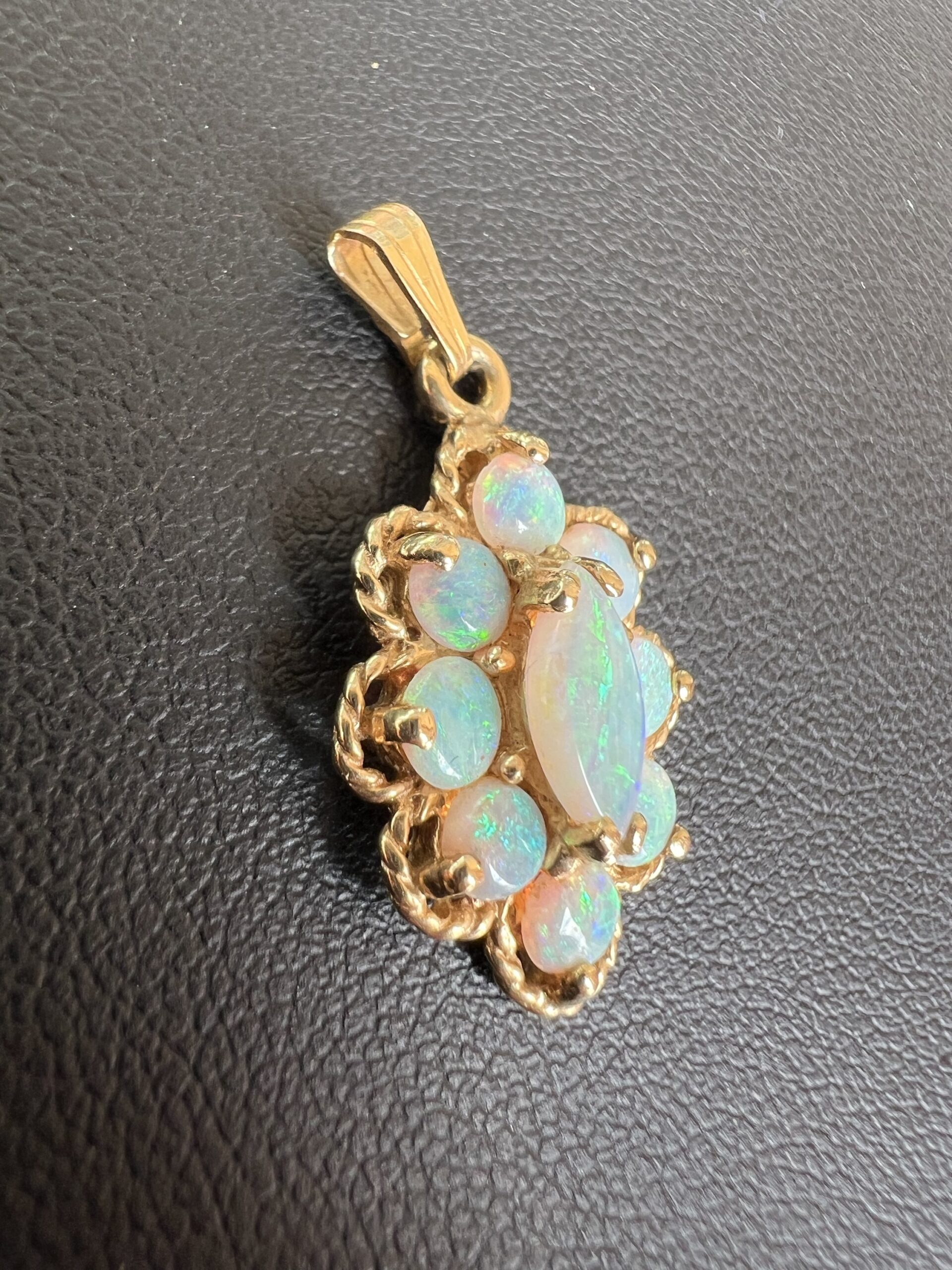 14k 1.9g Gold 9 Stone Charm - Image 2