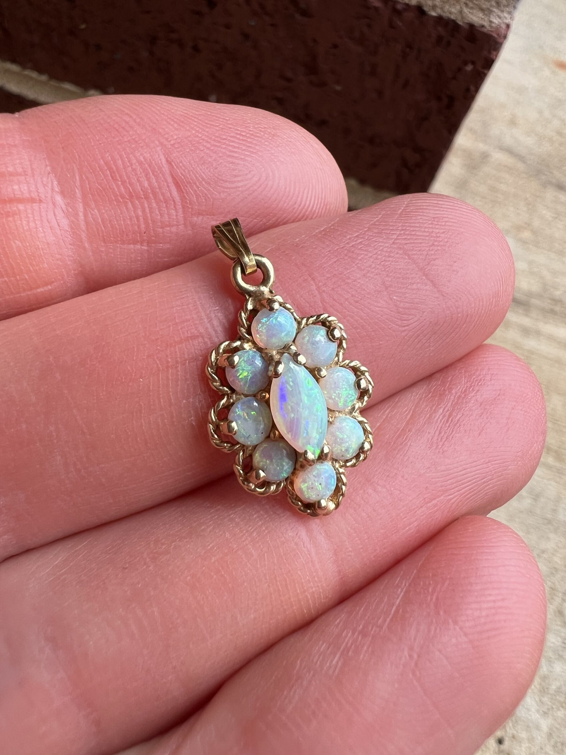 14k 1.9g Gold 9 Stone Charm