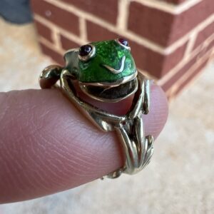 Alternative view of 14k 8.9g Gold Frog Ring Sz 4.75