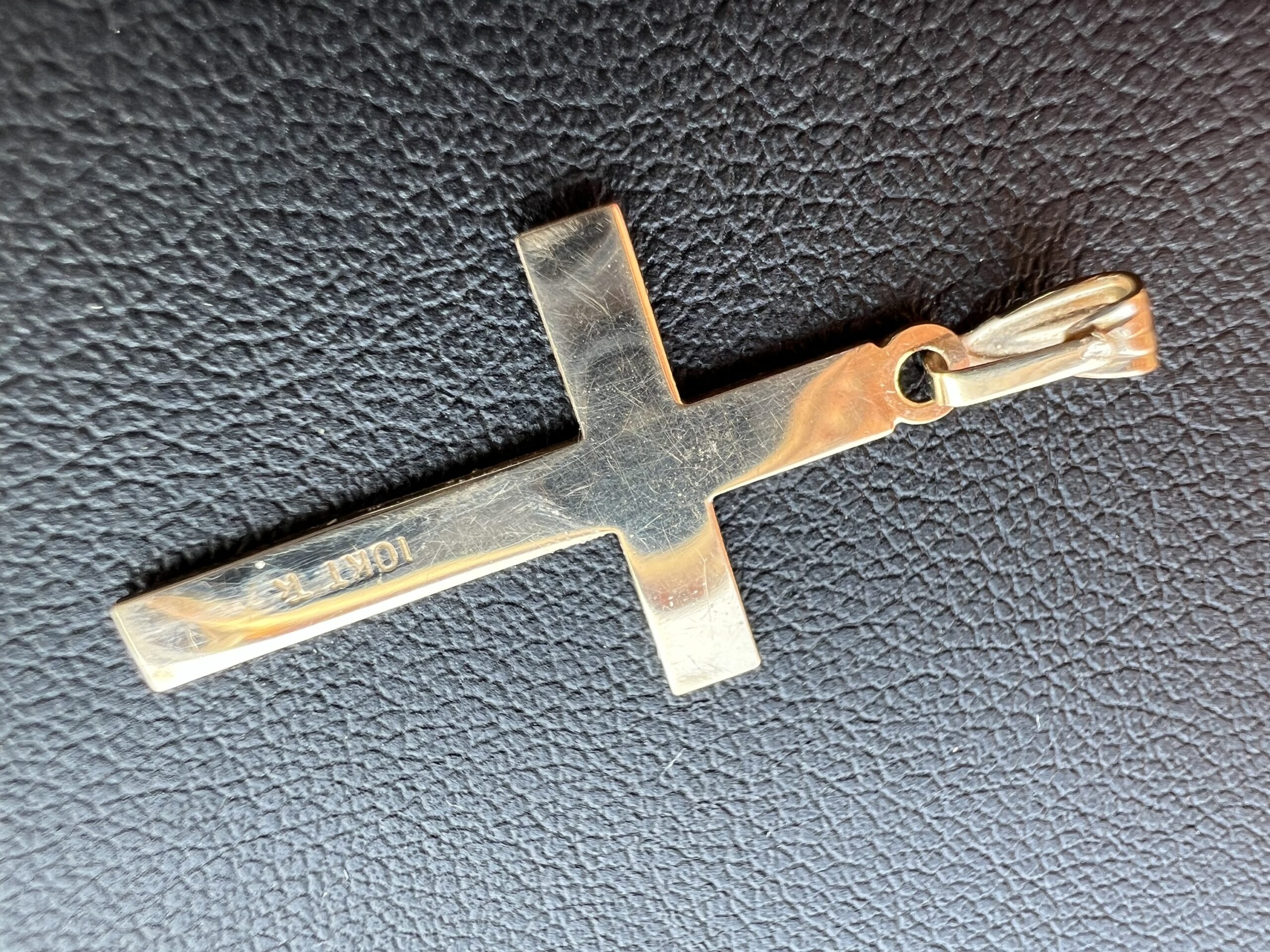 10k 0.7g White & Yellow Gold Cross Charm - Image 3