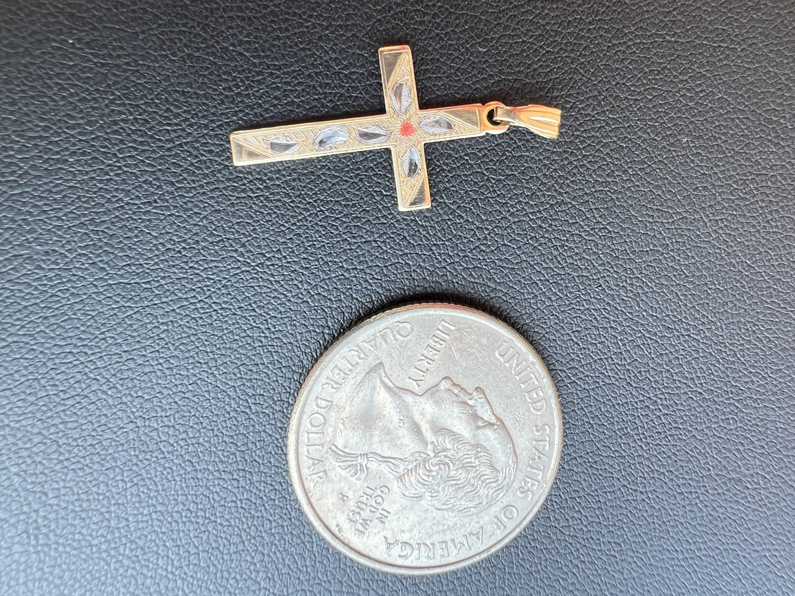 10k 0.7g White & Yellow Gold Cross Charm - Image 4