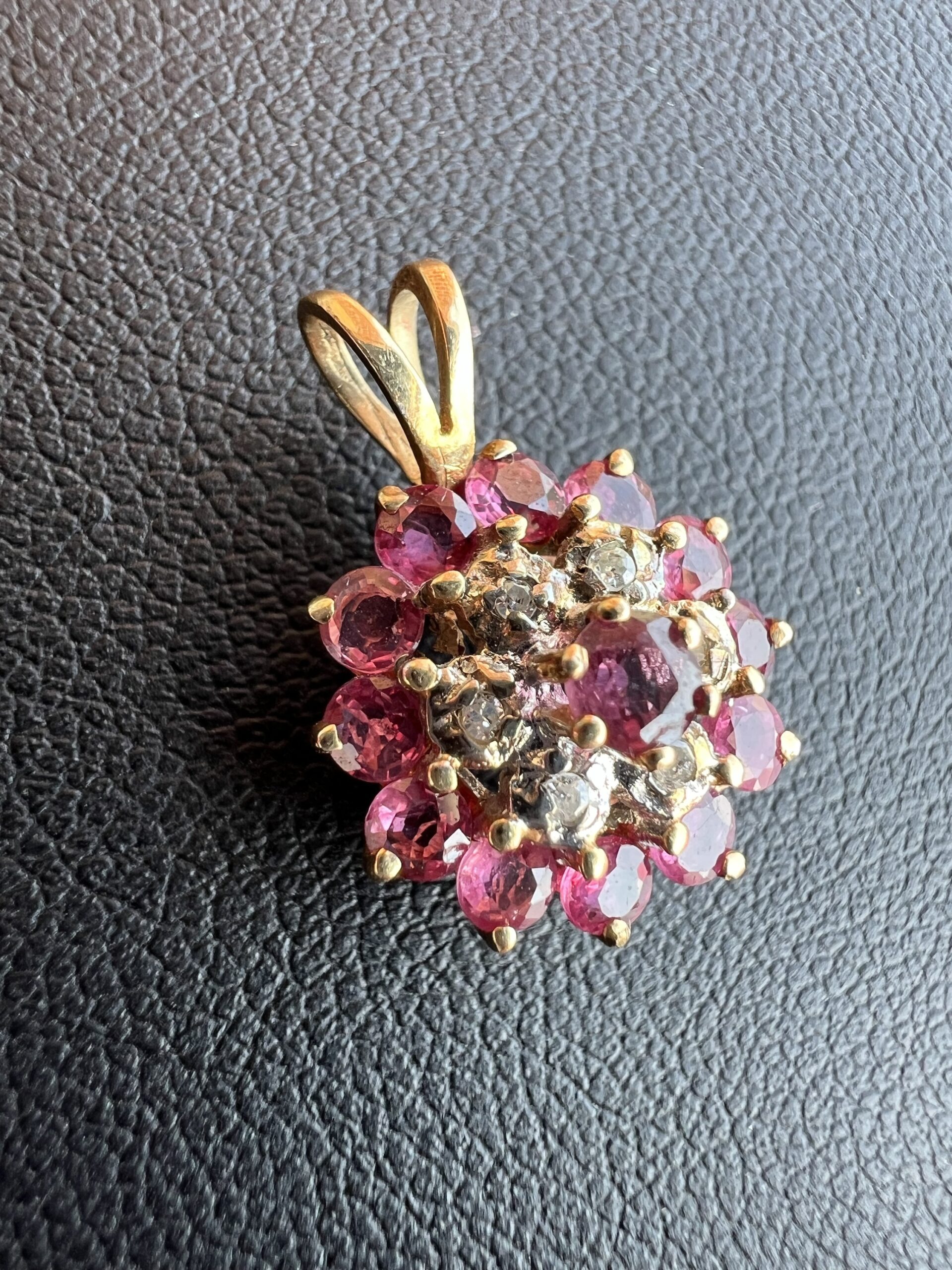 10k 1.3g Gold & Gemstone Charm