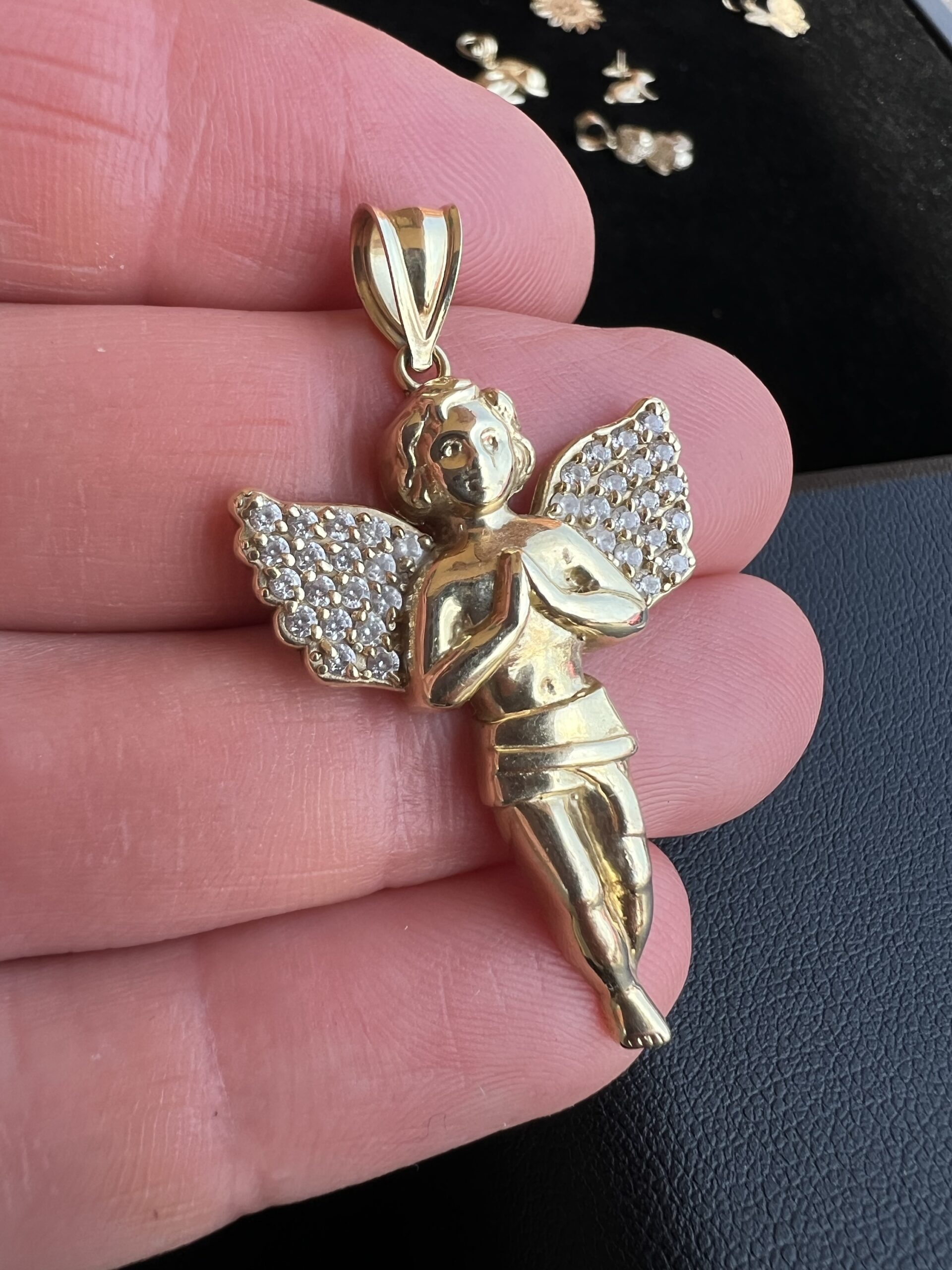 10k 3.9g Gold Angel Pendant - Image 2