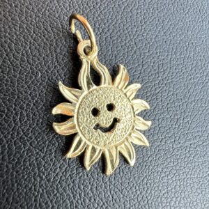 14k 1g Gold Smiling Sun Charm