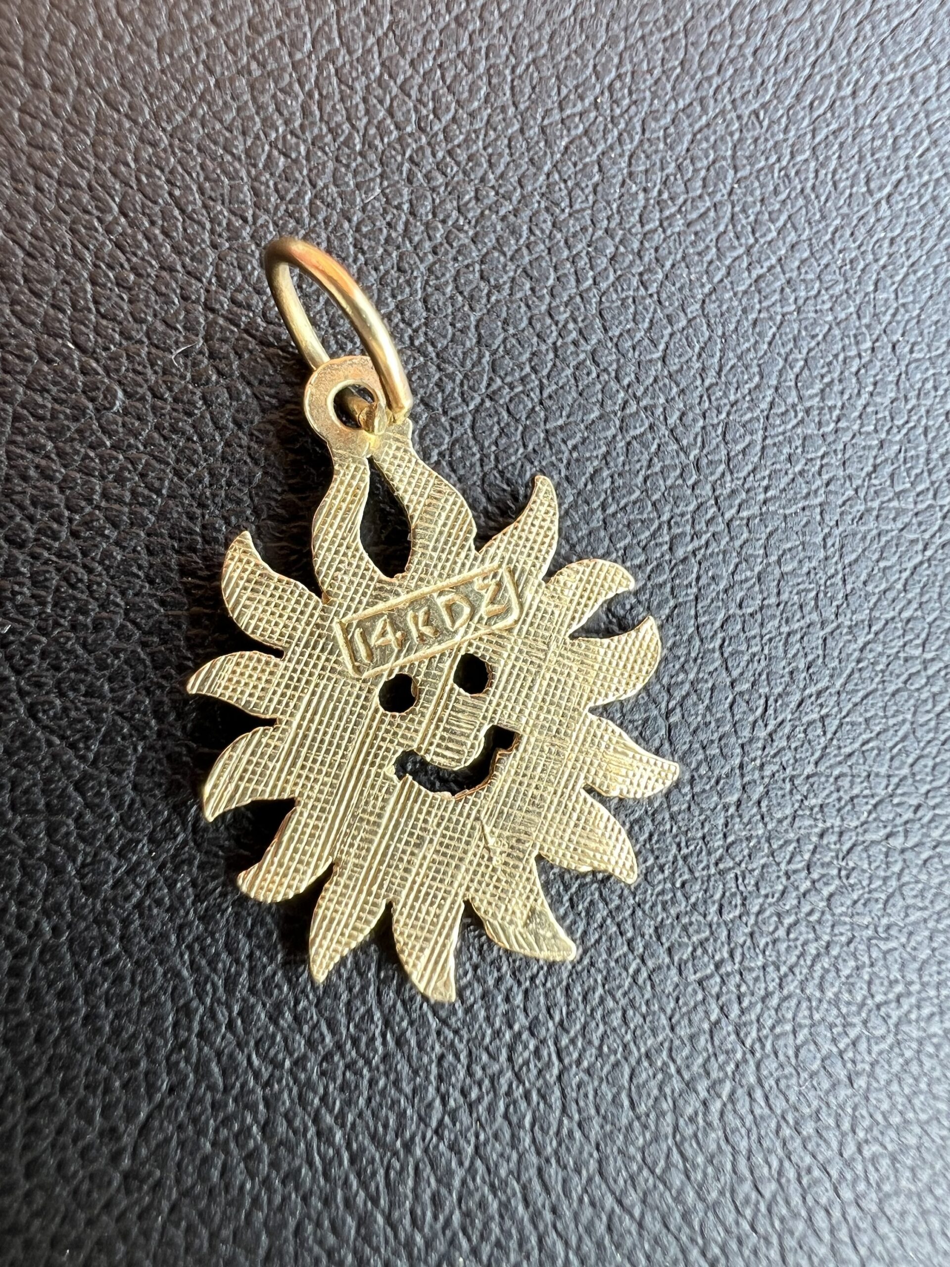 14k 1g Gold Smiling Sun Charm - Image 3
