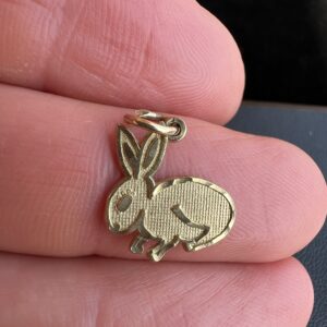 Alternative view of 10k 0.6g Gold Rabbit