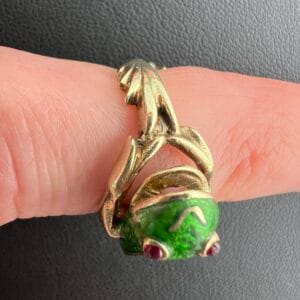 14k 8.9g Gold Frog Ring Sz 4.75 - Image 9