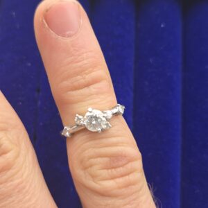 Plat 4.1g VS 1/2ct Diamont Ring Sz 4.25 - Image 3