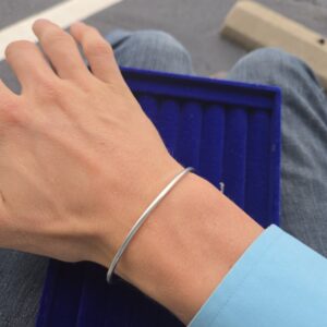 Alternative view of 100% Platinum 26.0g Solid Bangle