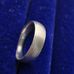 Alternative view of PLAT 9.9g Band Sz9.9g
