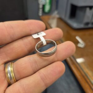 14.3g Plat Band Sz9.75 Ring - Image 3