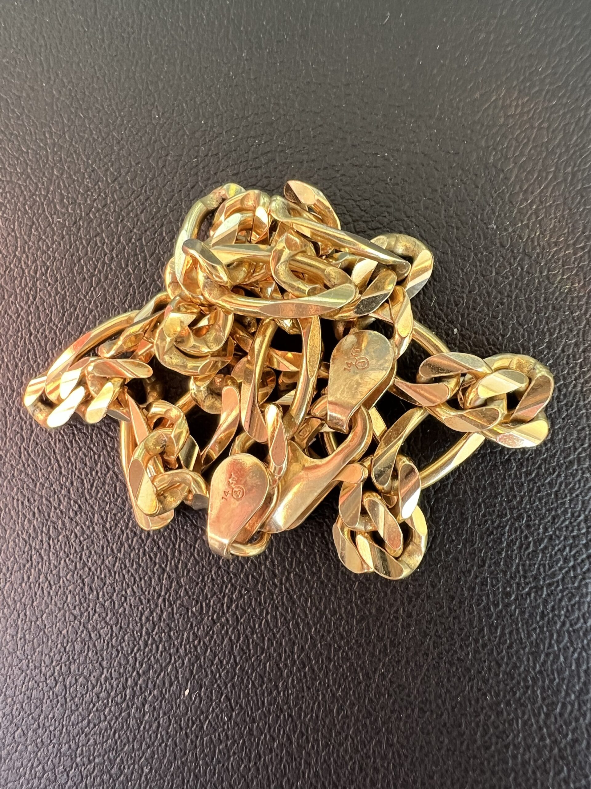 14k 7.9g Gold Figaro Bracelet 8” - Image 3