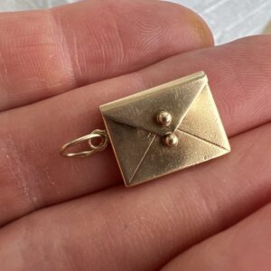 Alternative view of 14k 3.2g Gold Envelope Charm
