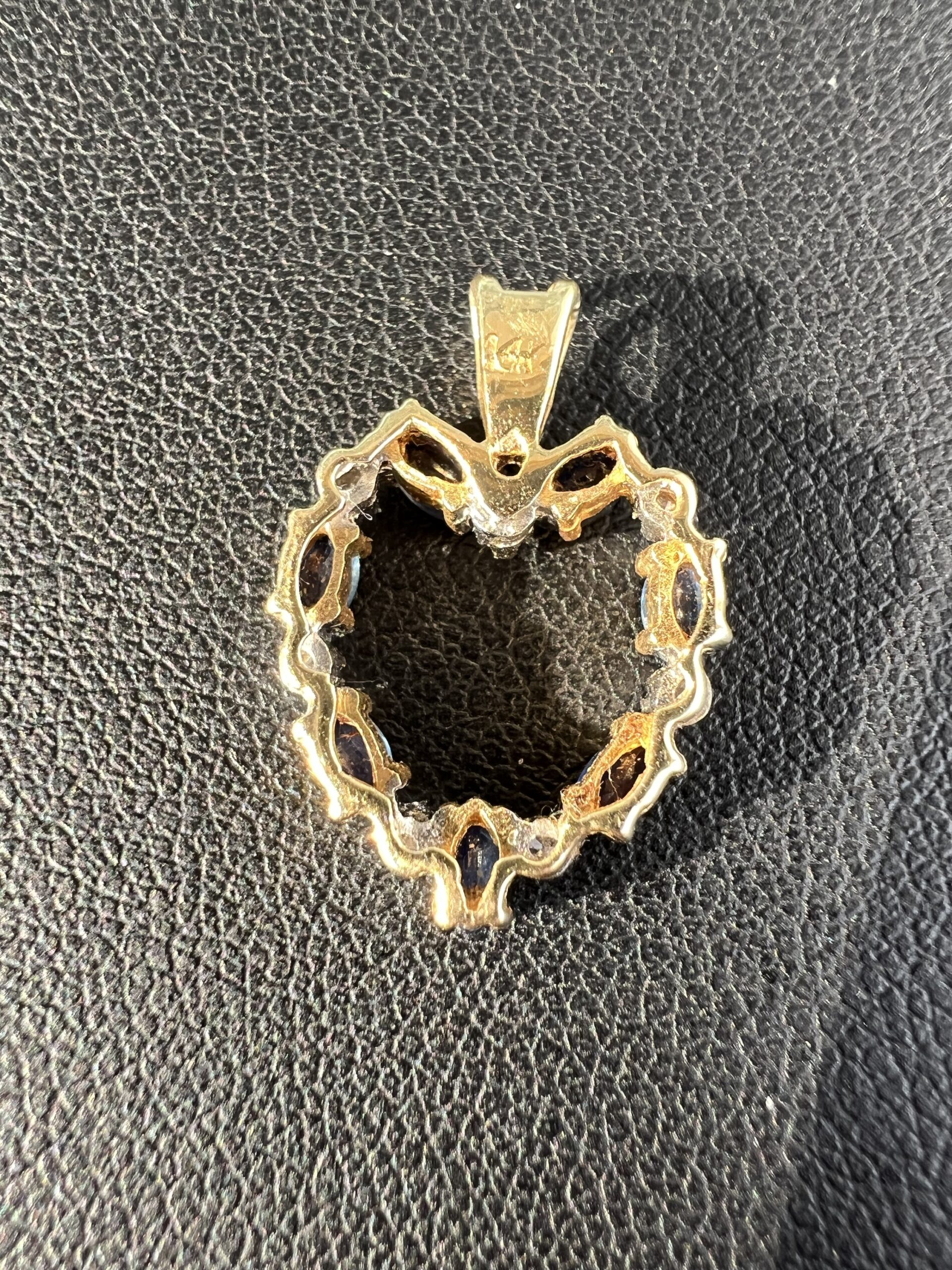 10k 1.7g Gold Heart Pendant - Image 4