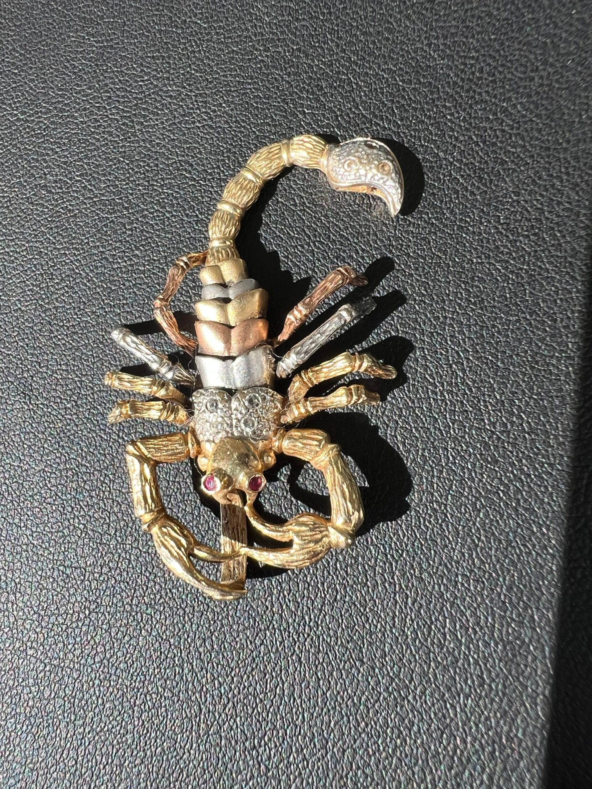14k 6.7g Gold Scorpion Charm - Image 2