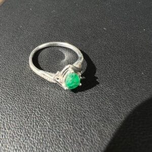 10k 2g White Gold Ring with Emerald Sz 6.75 - Image 3