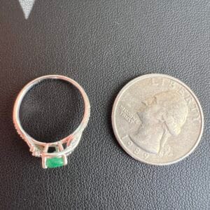 10k 2g White Gold Ring with Emerald Sz 6.75 - Image 6