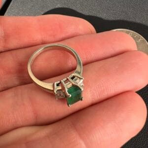 14k 3.7g White Gold with Emerald Sz 6.5