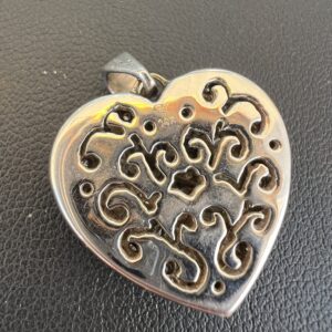 14k 6.7g White Gold Heart Charm - Image 4