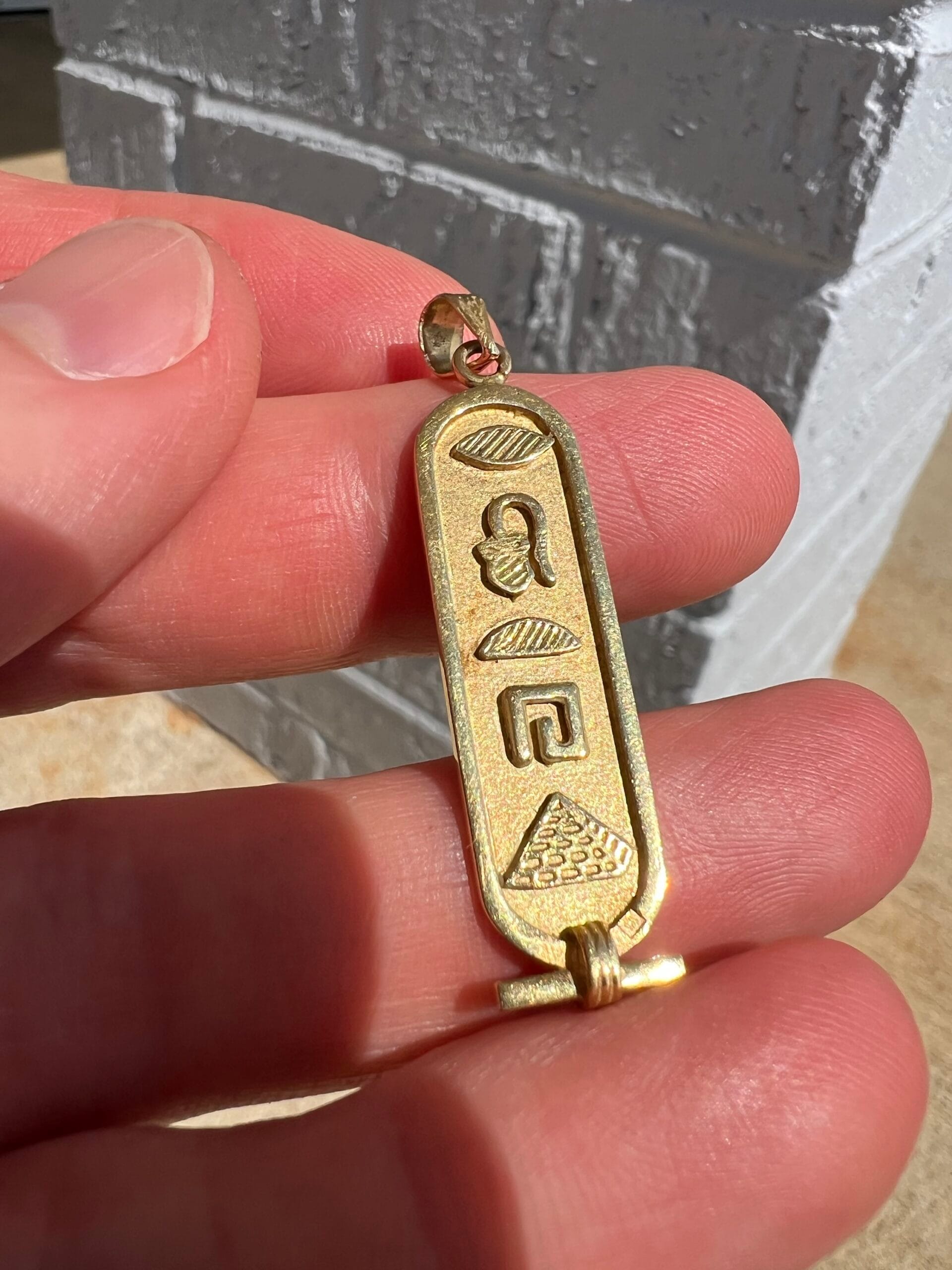 18k 4.5g Gold Symbol Charm - Image 2