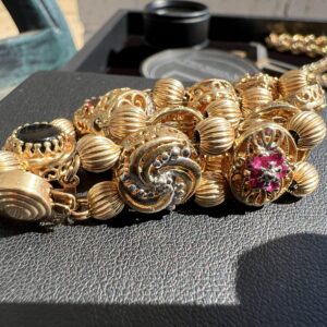 10k 18.4g Gold Unique Charm Bracelet 7” - Image 3