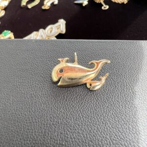 14k 1.1g Gold Whale Charm - Image 3