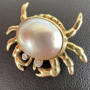 14k 5.6g Gold & Pearl Crab Pin - Image 3