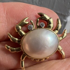 14k 5.6g Gold & Pearl Crab Pin - Image 4