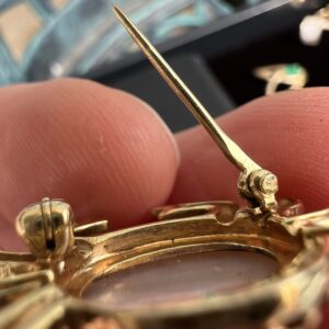 14k 5.6g Gold & Pearl Crab Pin - Image 7